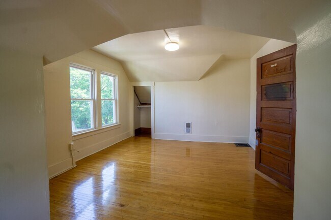 Building Photo - 971 Lancaster Ave