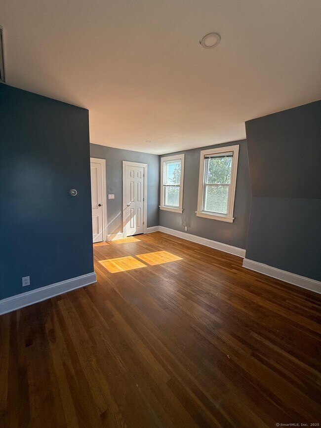 Building Photo - 498 Hawley Ave