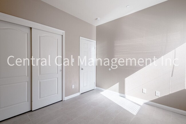 Building Photo - 4 Bedroom, 3 Bath Home in the Desired Southwest - $2495 per month!