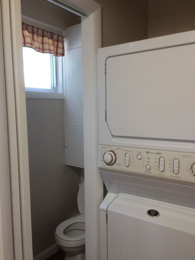 Primary Photo - Beautiful 3 Bedroom House Behind Midtown