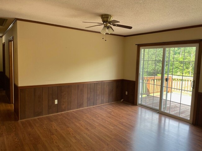 Building Photo - 3 BED, 2 BATH BRICK HOME LOCATED IN COUNTR...