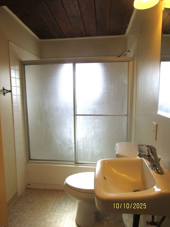 Building Photo - Charming 2 Bed 2 Bath Duplex in Rural Seba...