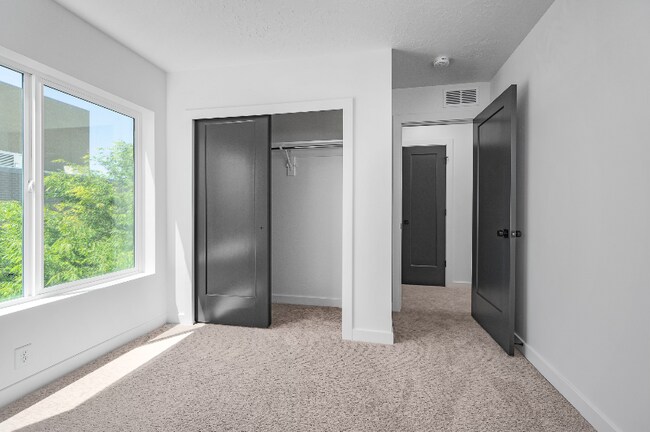 Building Photo - 487 W 620 N