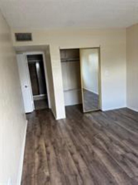 Building Photo - 1407 NE 56th St