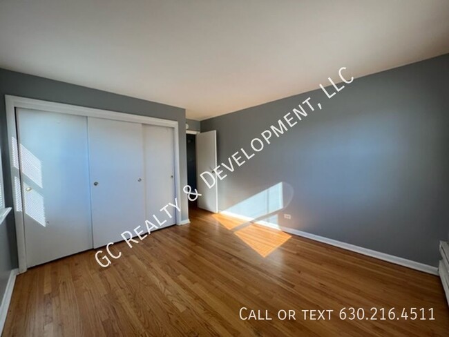 Building Photo - ****2ND FLOOR / 2 BDRM / 1 BTH / APPLIANCE...