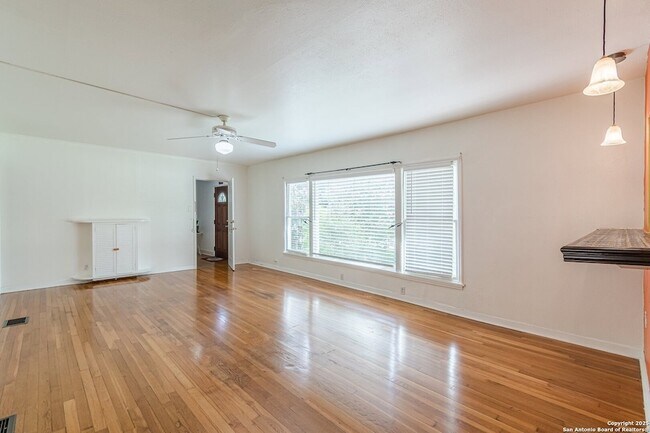 Building Photo - 416 Alexander Hamilton Dr
