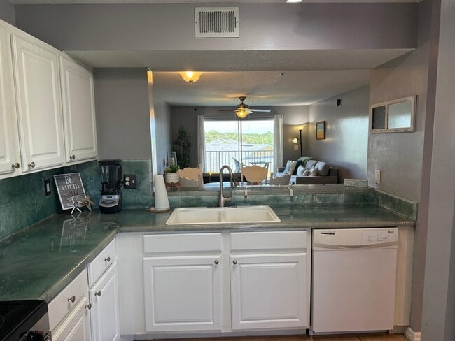 Building Photo - 210 Sixteenth St