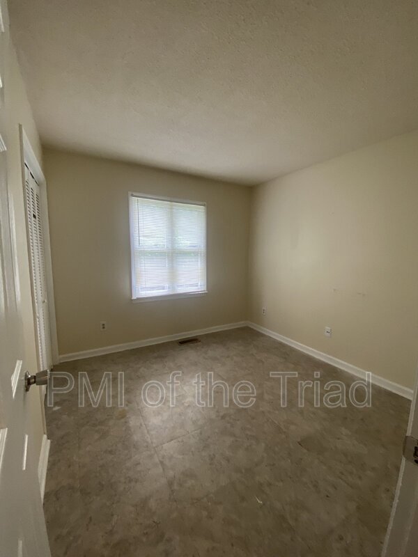Building Photo - 1605 Pear Tree Ln