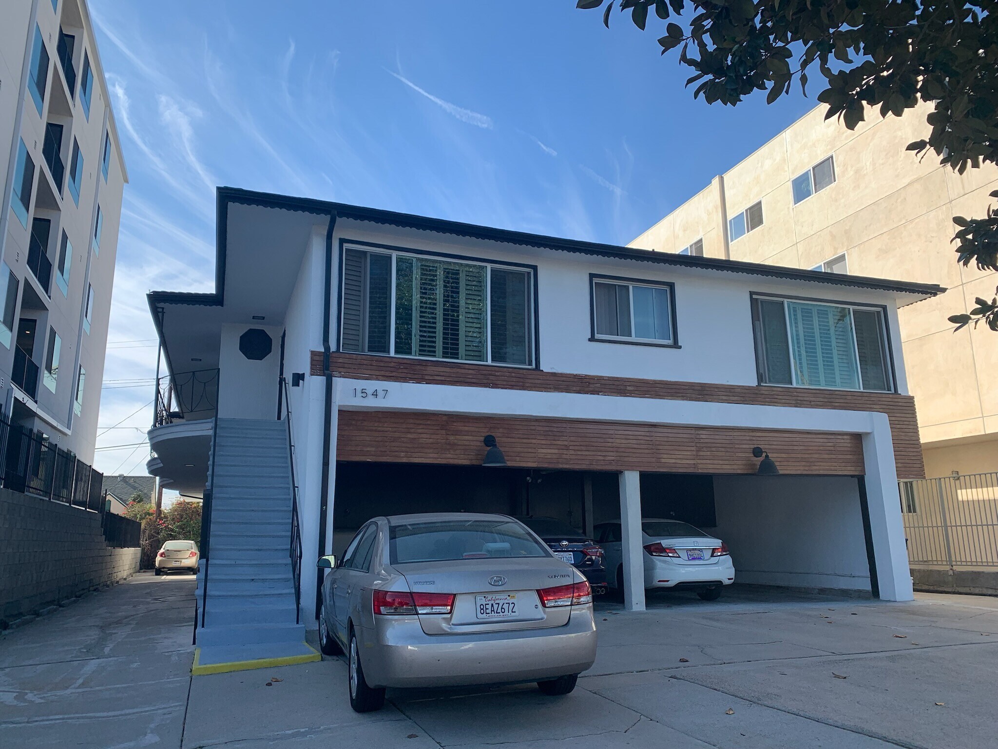 Building Photo - 1547 S Orange Grove Ave