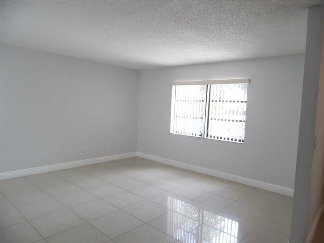 Building Photo - 4013 SW 68th Ln