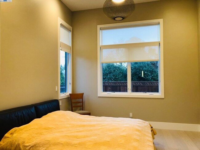 Building Photo - 466-4B1 Ruthven,Palo Alto CA 94301