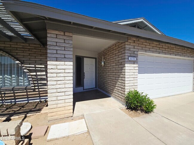 Building Photo - 5132 W Las Palmaritas Dr