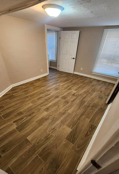 Building Photo - Room in Duplex on M.L.K. Jr Dr SW