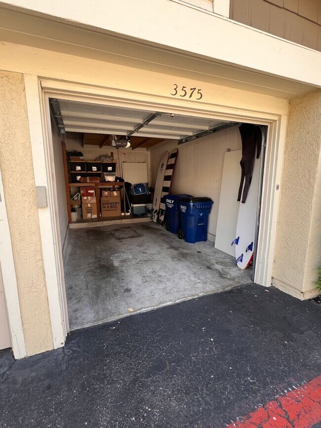 Building Photo - Beautiful 3 BD, 2.5 BA Townhome At The Gro...