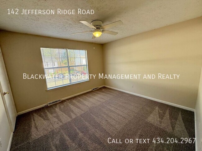 Building Photo - 142 Jefferson Ridge Rd