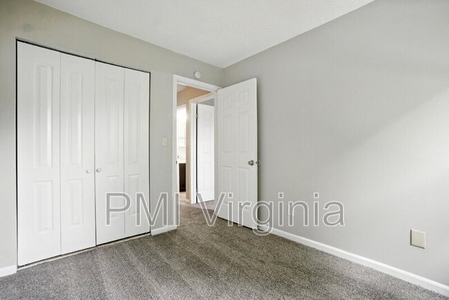 Building Photo - 1077 Commonwealth Pl