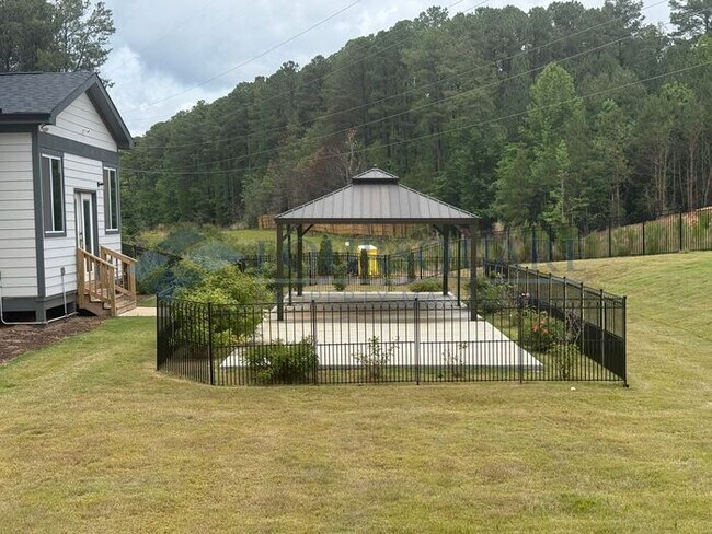 Building Photo - Elegant 4-Bed / 3.5-Bath Home with Main-Level Primary Suite, Quartz Kitchen & 3-Car Garage – In H...