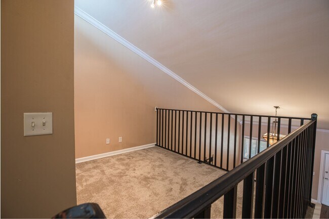 Building Photo - Adorable condo, waterfront view