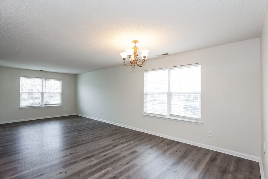 Building Photo - 10818 Glenluce Ave
