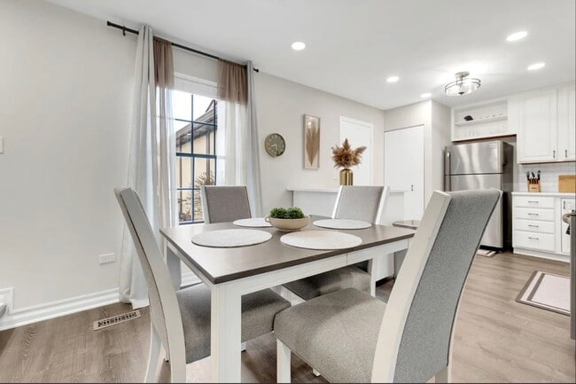 Building Photo - 379 Sandhurst Cir