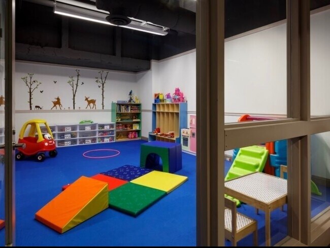 Building Photo - 75 West St