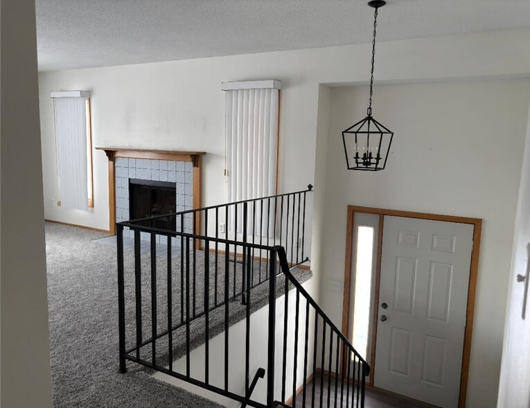 entry - 5397 Beachside Dr