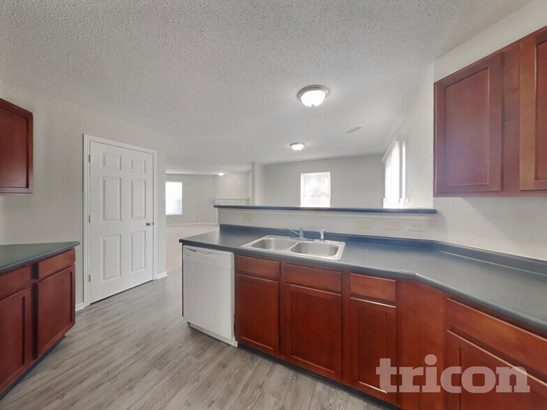 Building Photo - 9899 Olympic Cir