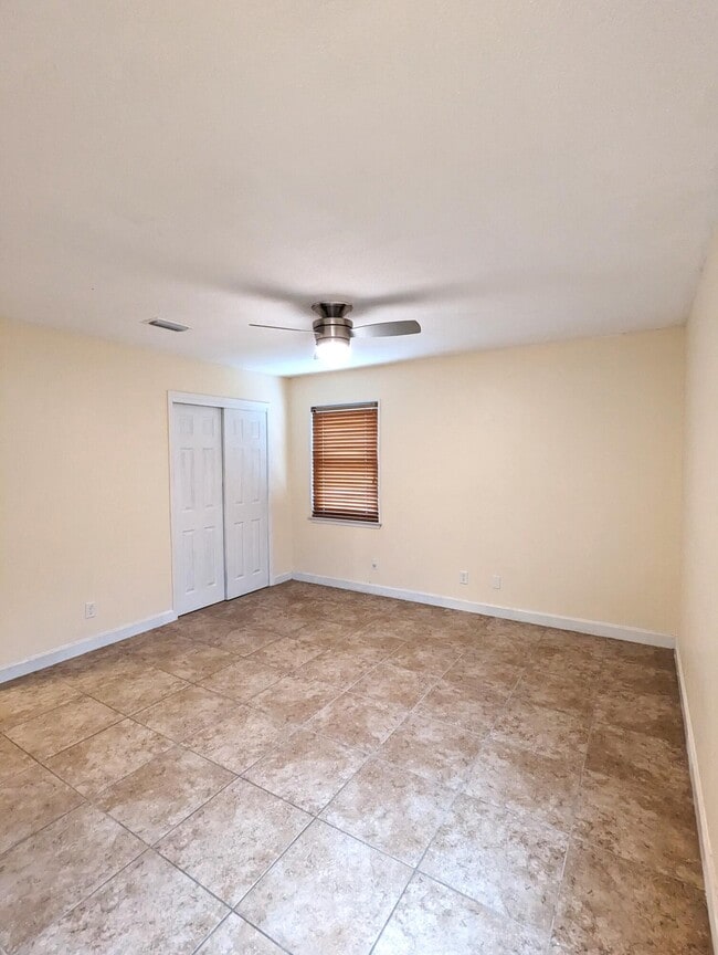 Building Photo - 1010 Pinetree Rd