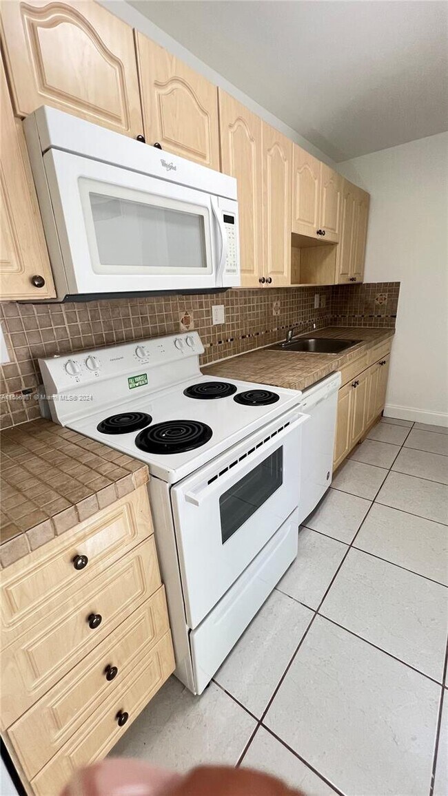 Building Photo - 4570 NW 79th Ave