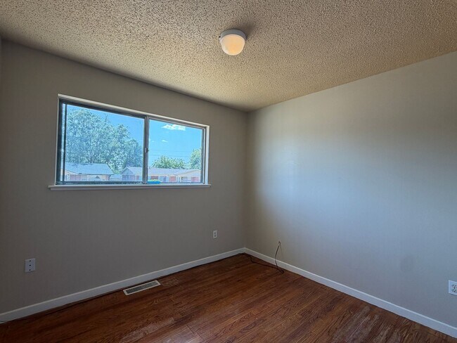 Building Photo - 5305 NW Ash Ave
