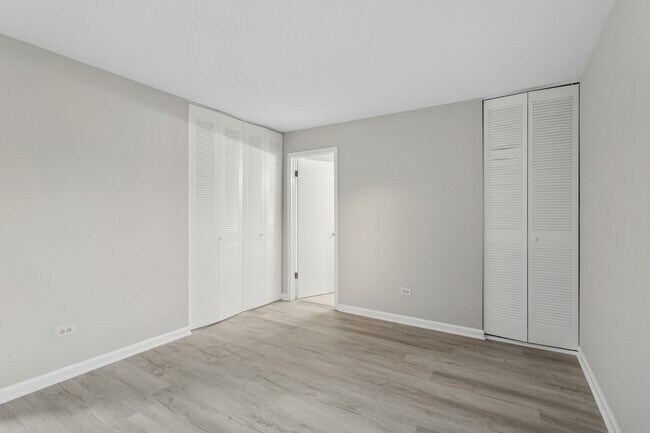 Building Photo - 6185 Pinewood Ct