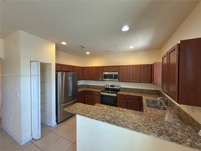 Building Photo - 14728 SW 25th Ln