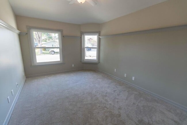 Building Photo - Calle Violeta