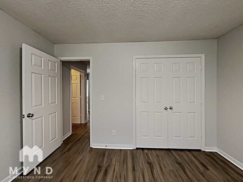 Building Photo - 4811 Migaldi Dr