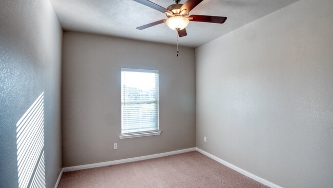 Building Photo - 4089 Cross Park Dr
