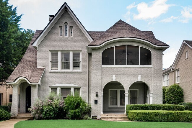 Building Photo - 4208-10 Normandy AVE
