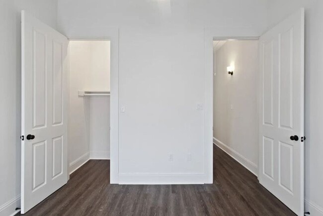 Building Photo - 3422 Lasalle St