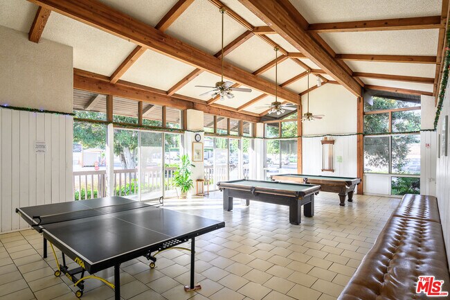 Building Photo - 348 Miraleste Dr