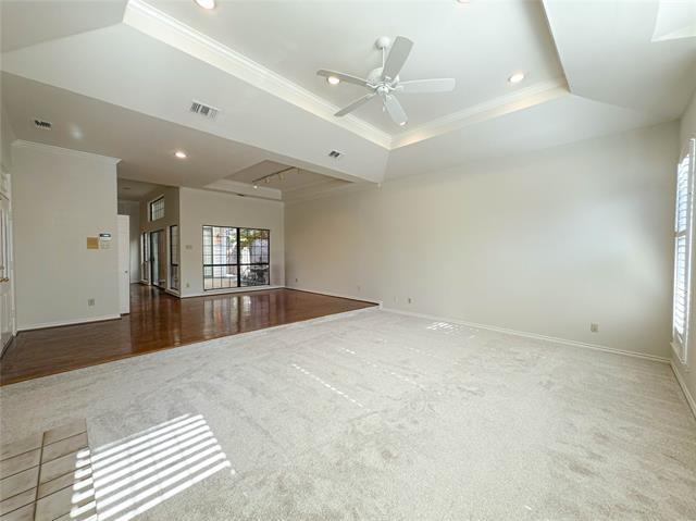 Building Photo - 5991 Lindenshire Ln