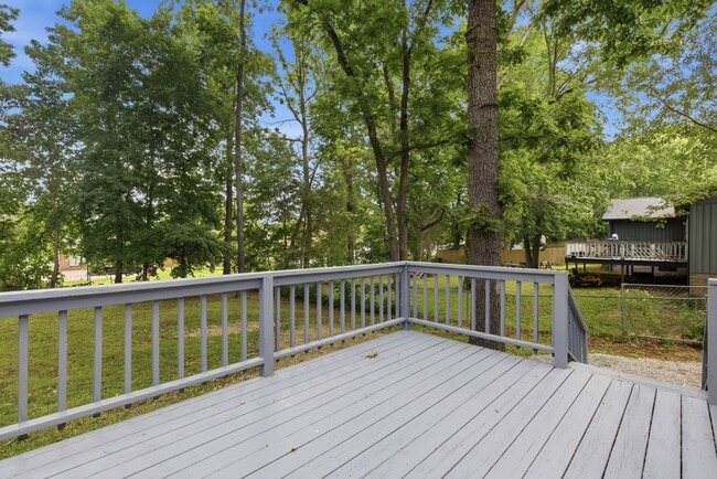 Building Photo - Fully Renovated and Move-In Ready Rental!