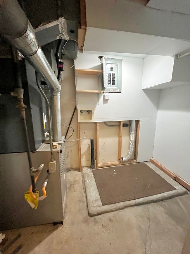Building Photo - 5721 N Drury Ave