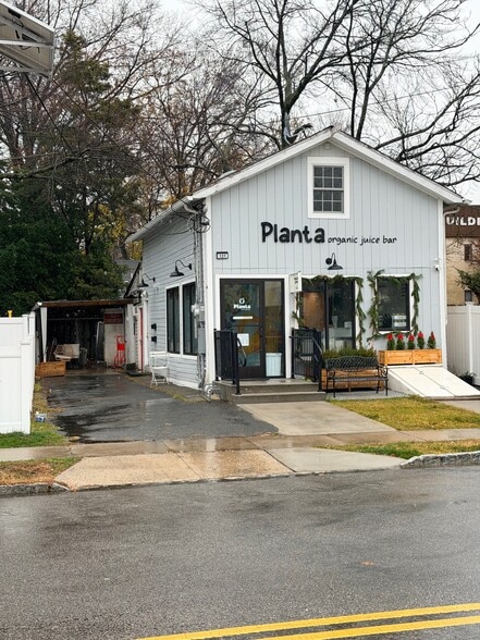 Primary Photo - 131 Pine St