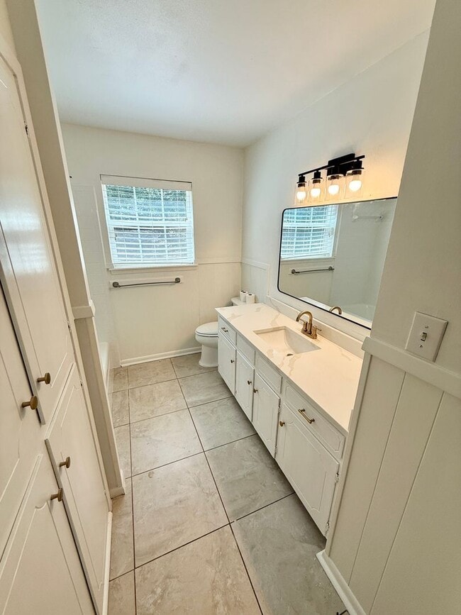 Building Photo - 4-bed/2-bath in South Tyler!
