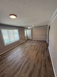Building Photo - 420 Russell Ave