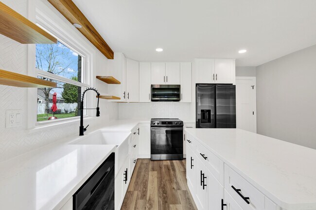 Building Photo - 1066 Poplar St