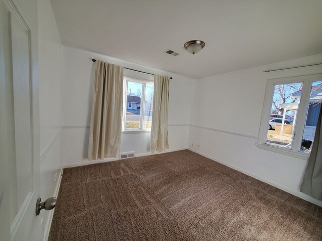 Building Photo - 3 Bed Home in Denver's Athmar Park  **Move...