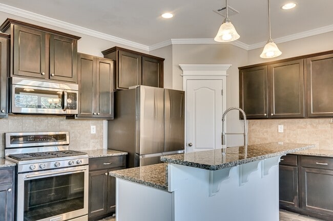 Building Photo - 848 Tyler Woods Dr