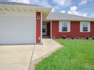 Building Photo - Great home in Clever located on corner lot