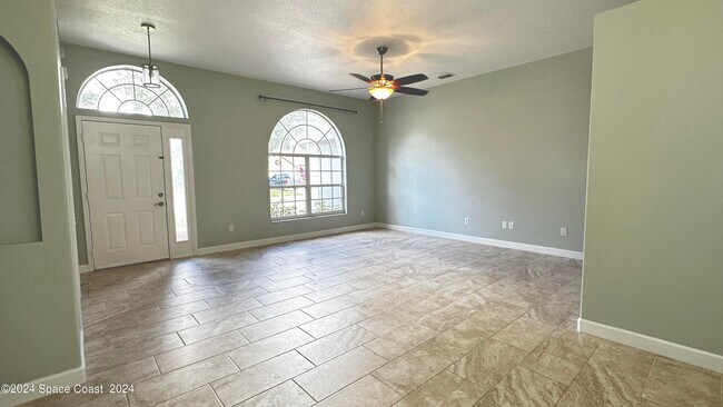 Building Photo - 925 Osprey Ln