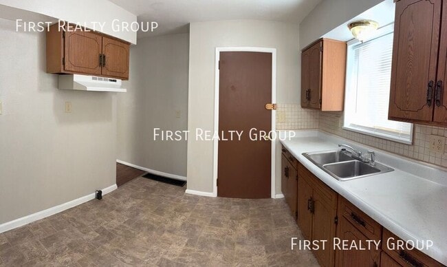 Building Photo - 2526 Kennedy Ave